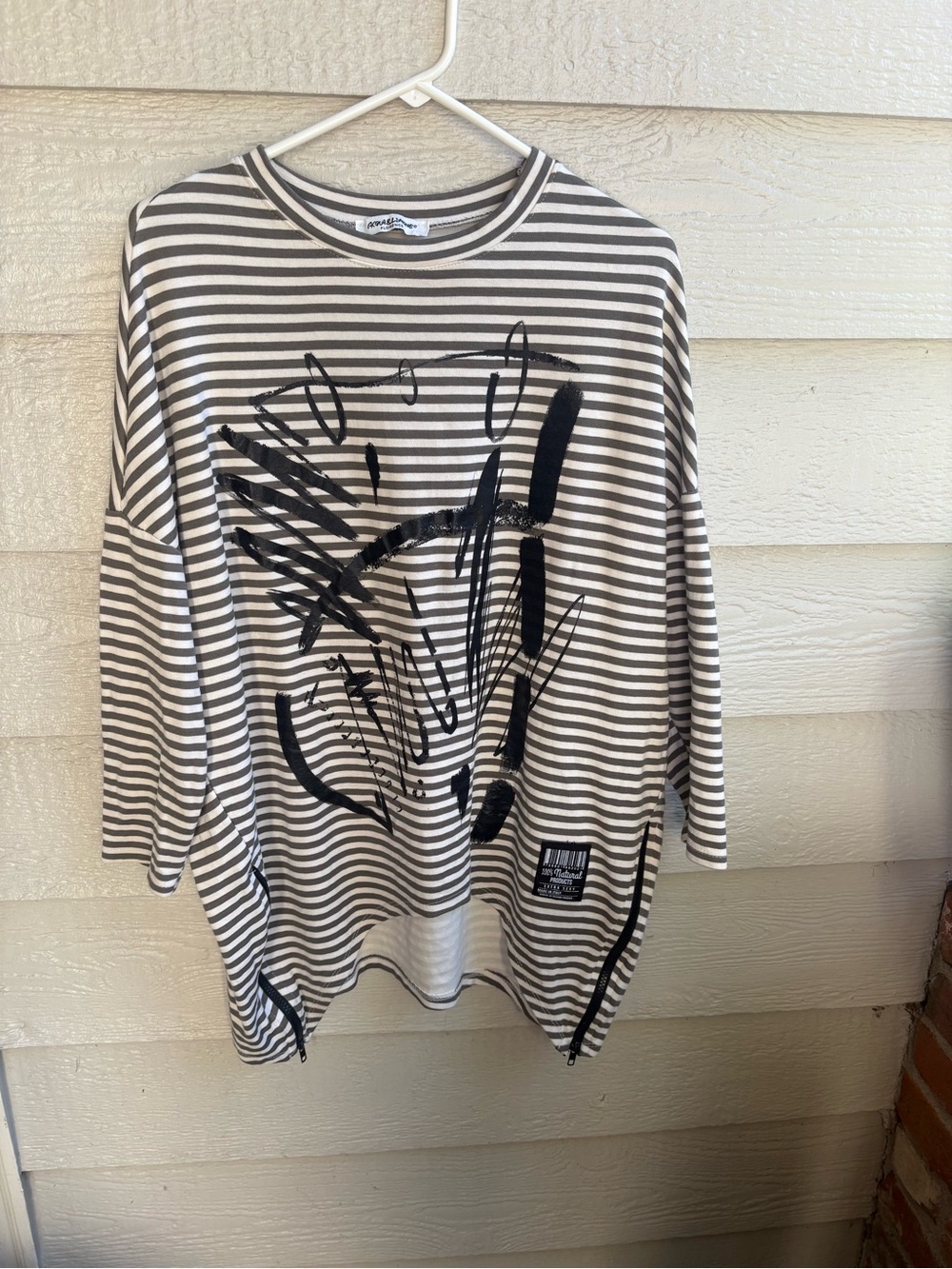 Acqua&Limone Florence Striped Gray & White Graphic Long-Sleeve Top
